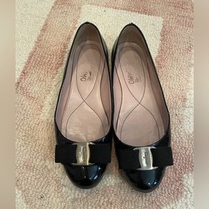 Salvatore Ferragamo Vara Flats in Black